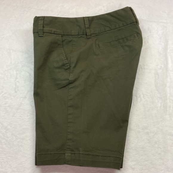 G.H. Bass & Co. Chino Bermuda Shorts Army Green Size 6 - Picture 3 of 7